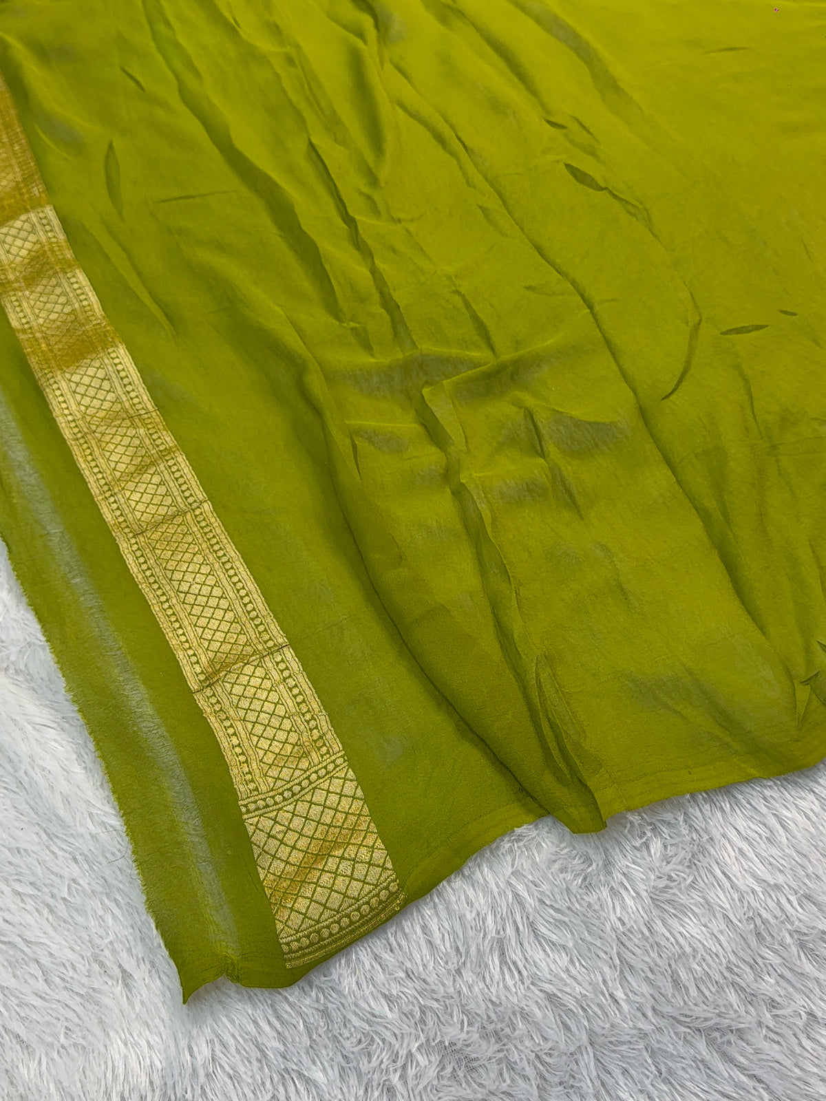 Banarasi Pure Khaddi Chiffon Saree in Skirt Buti Design in Rusty Green Colour