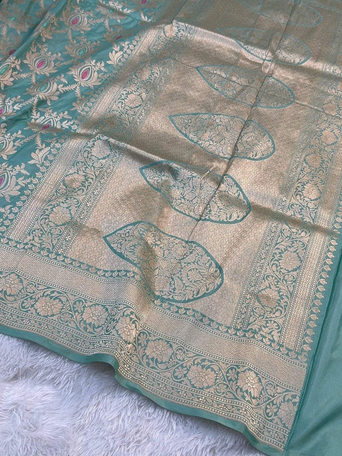 Banarasi Pure Katan Silk Saree with Geometrical Meenakari jaal design in Pista Colour