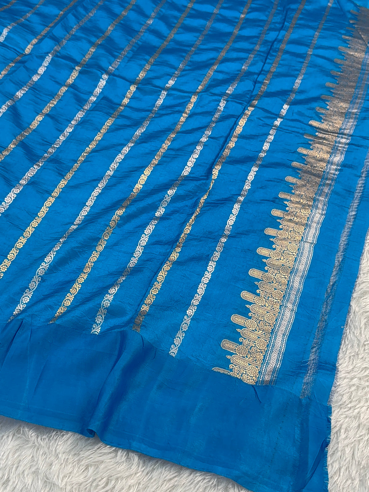 Banarasi Raw Mango Silk Saree in Border and Buta Design in Silver and Gold Zari work in Peacock Blue Color