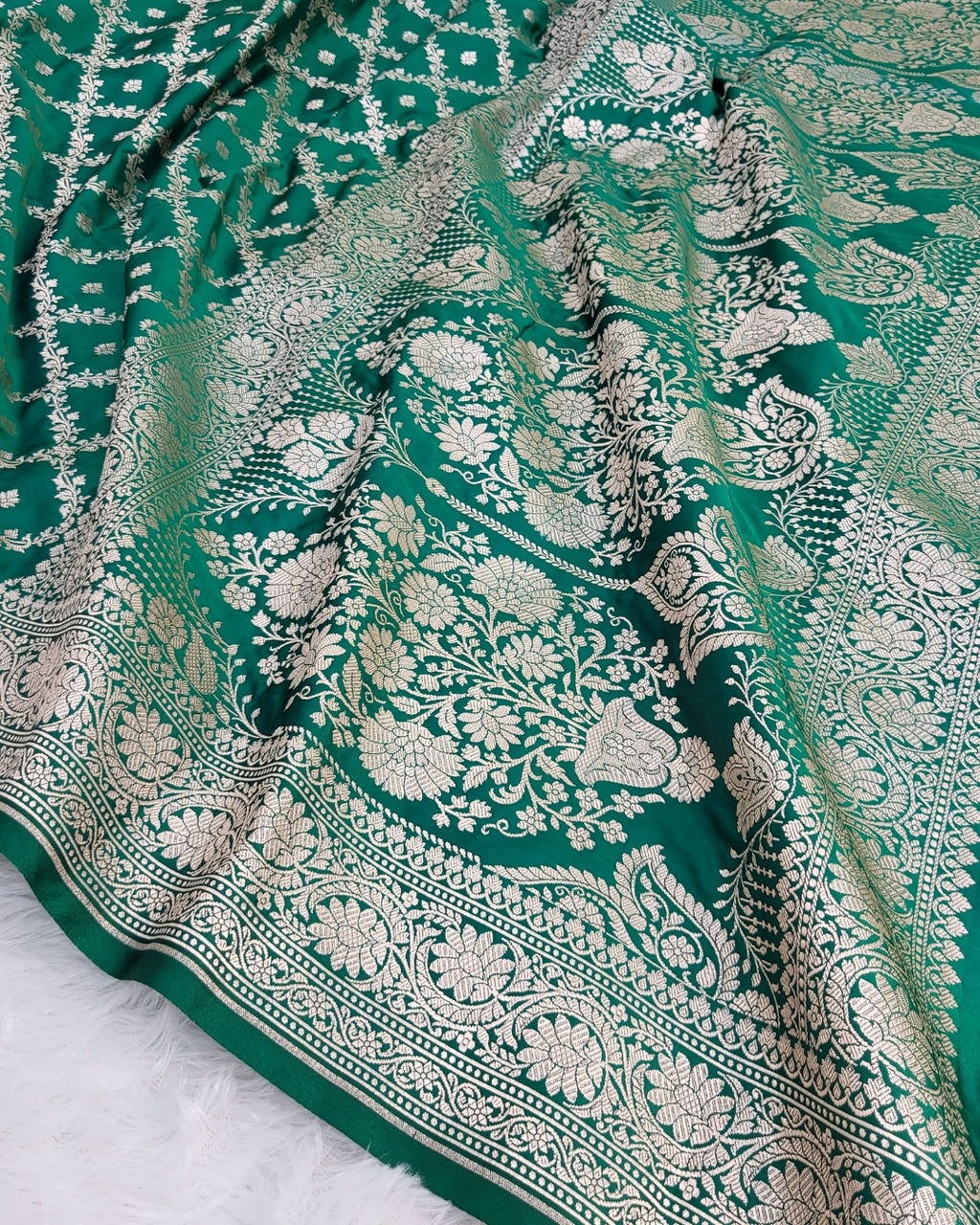 Mashru Silk Banarasi Zari Border Chaukdi Jaal Saree