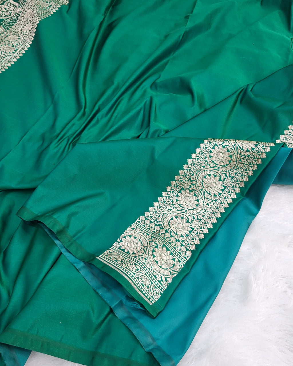 Mashru Silk Banarasi Zari Border Chaukdi Jaal Saree