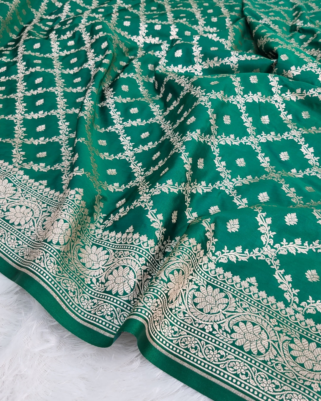 Mashru Silk Banarasi Zari Border Chaukdi Jaal Saree