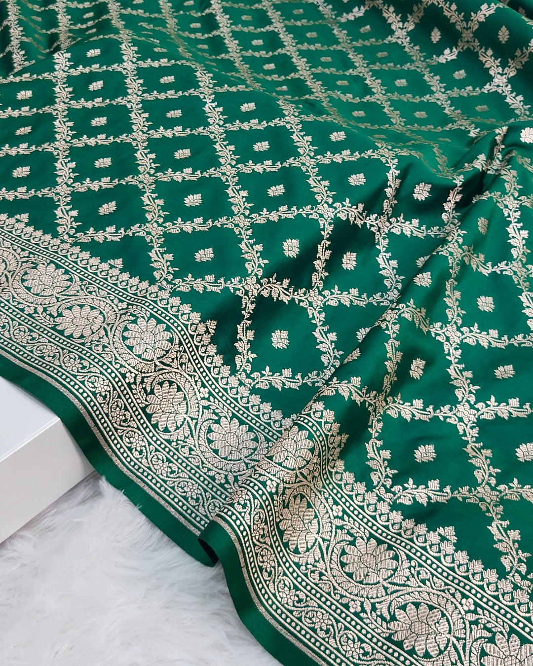 Mashru Silk Banarasi Zari Border Chaukdi Jaal Saree