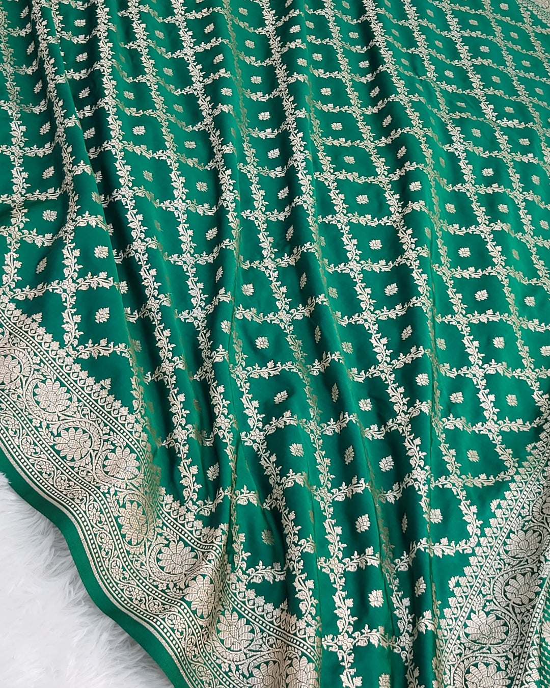 Mashru Silk Banarasi Zari Border Chaukdi Jaal Saree