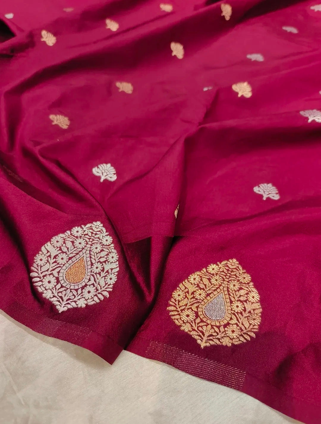 Mango Silk Open Buta Border Buti Saree