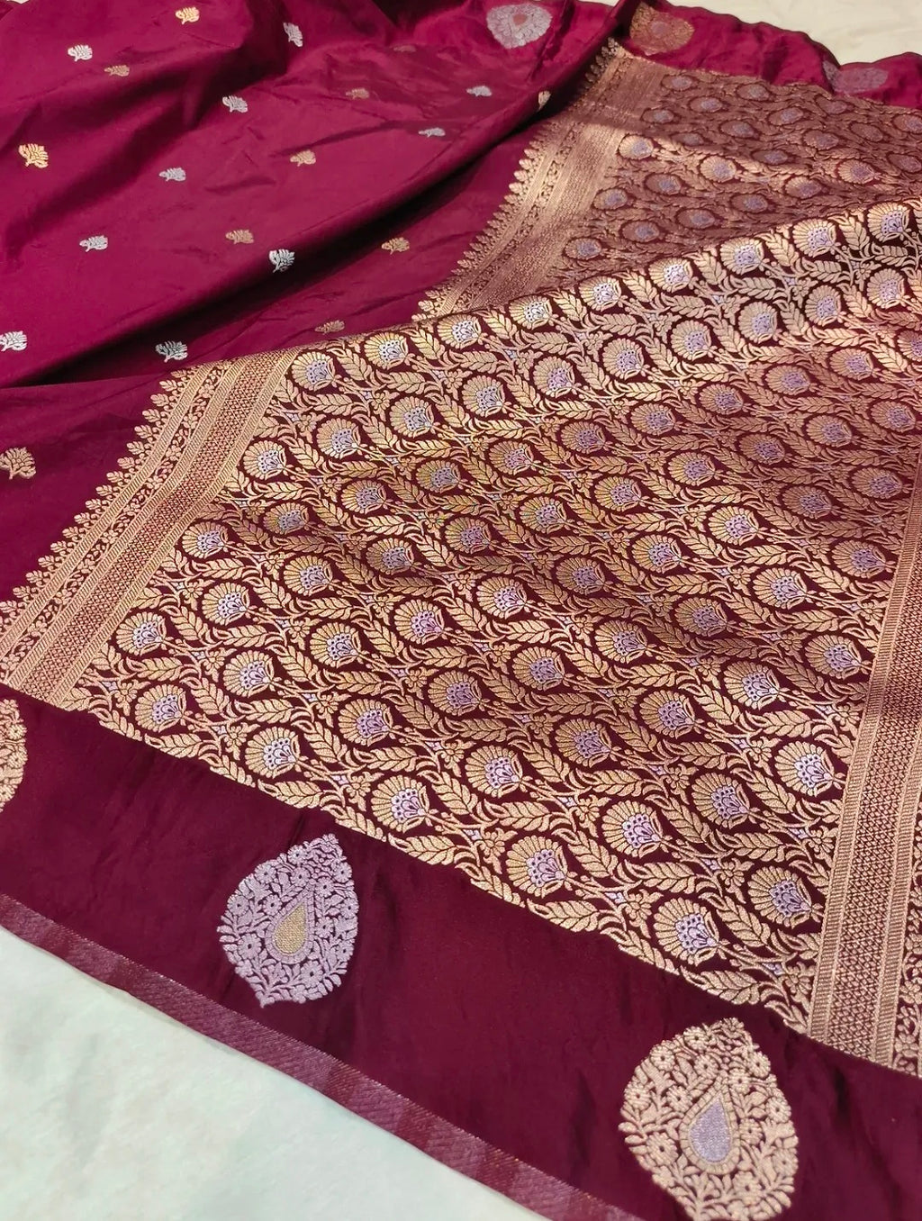 Mango Silk Open Buta Border Buti Saree